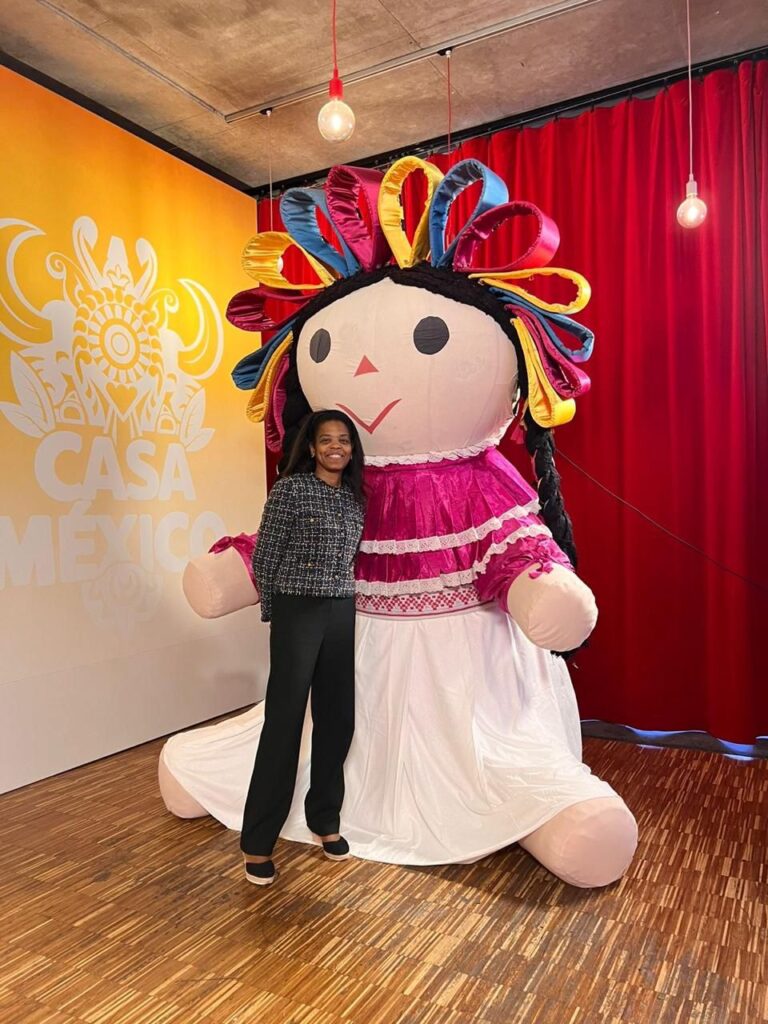 lele en casa mexicana paris