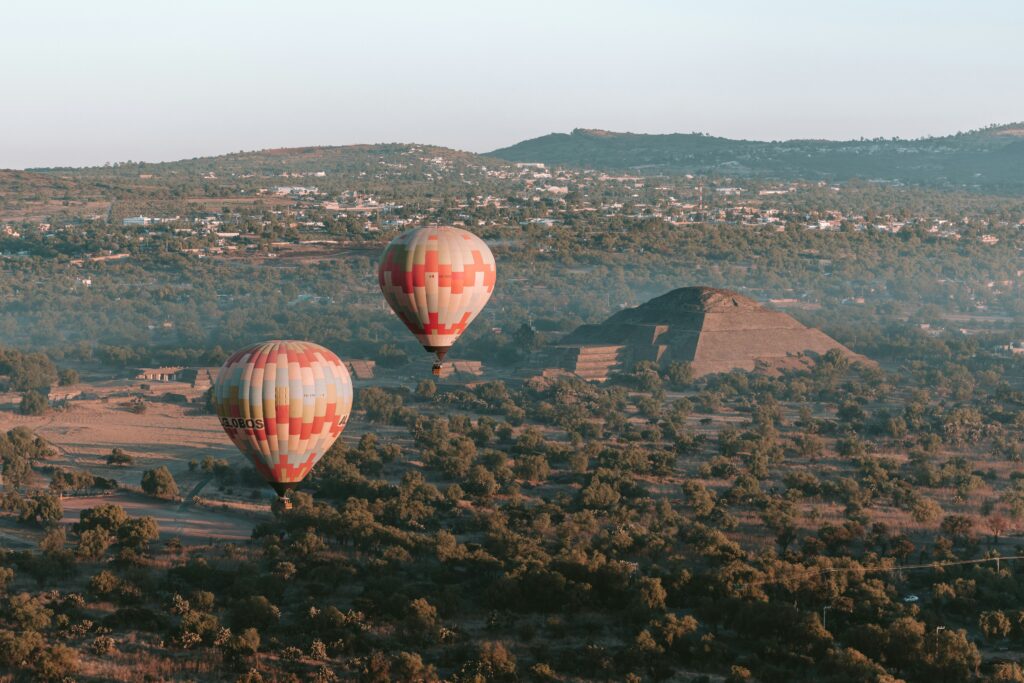 🏛️ ¡Ya puedes subir otra vez a la Pirámide de la Luna en Teotihuacán!
