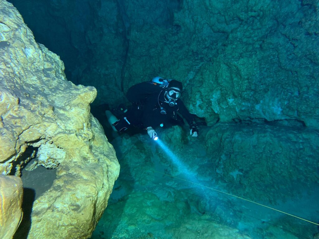 Buceo técnico y buceo en cuevas: otra forma de explorar la Riviera Maya 🌊
